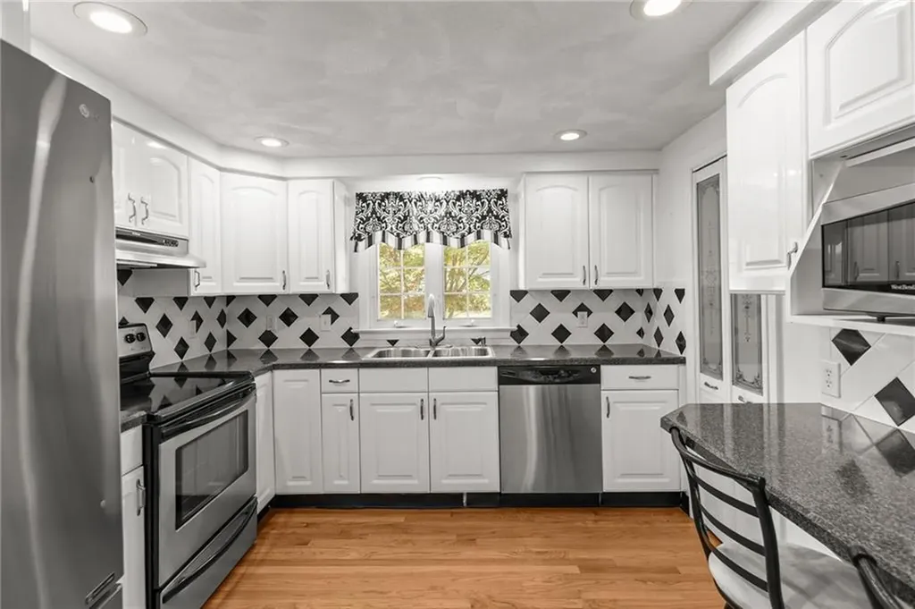 54 Frontier Road Warwick RI 02889