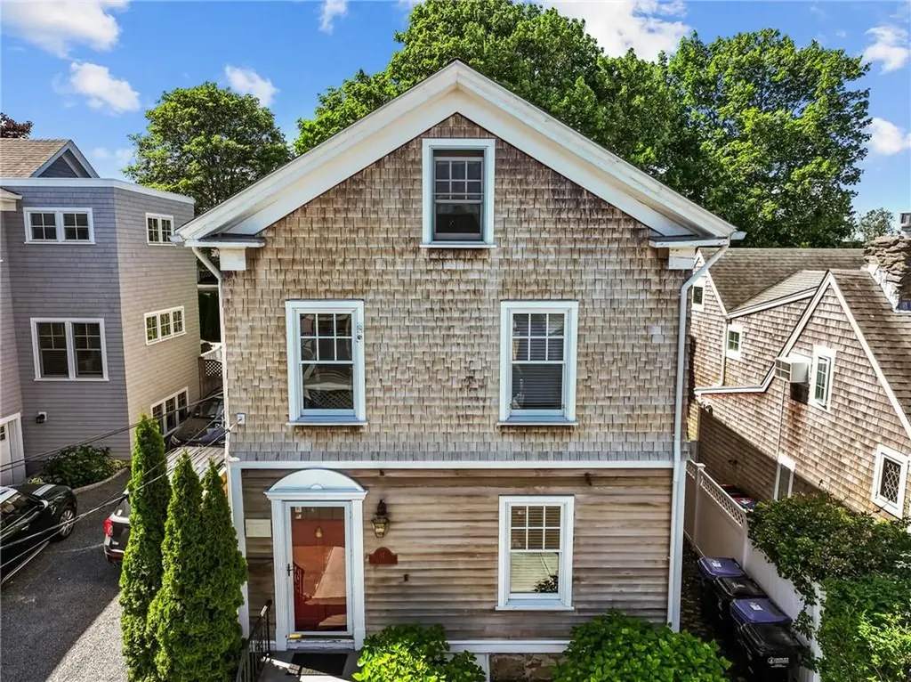 17 Dearborn Street Newport RI 02840