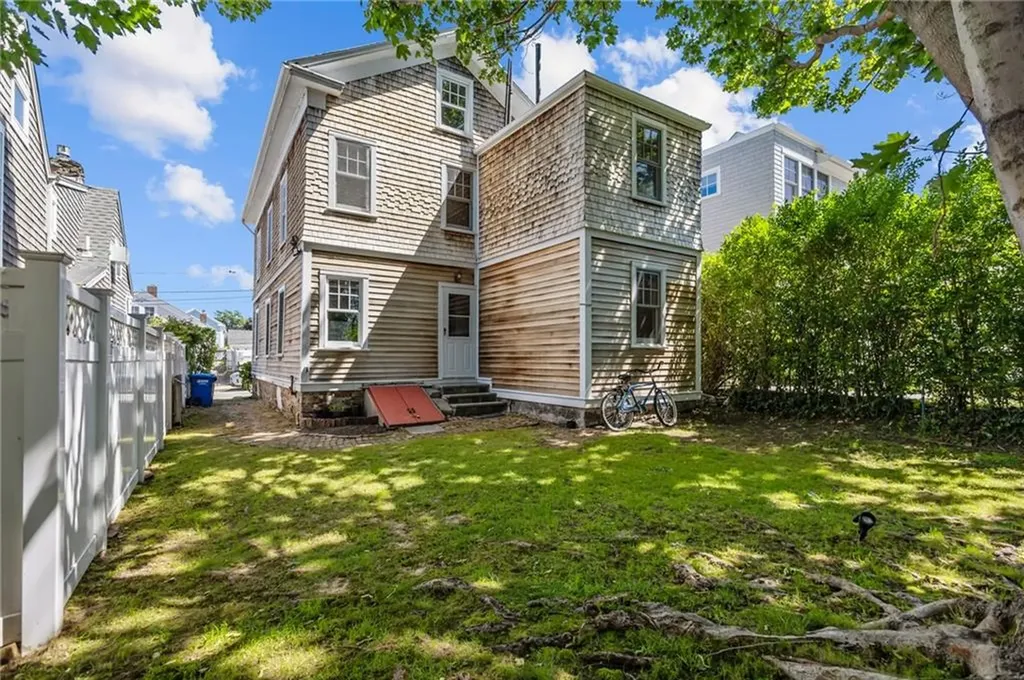 17 Dearborn Street Newport RI 02840