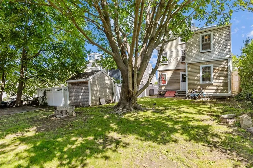 17 Dearborn Street Newport RI 02840