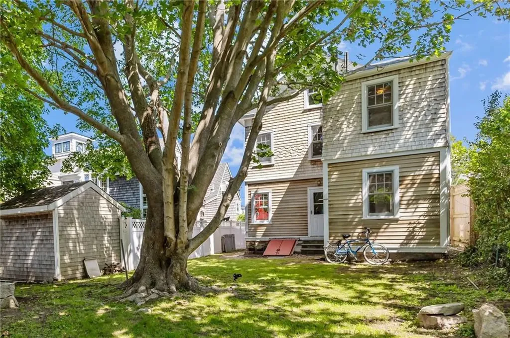 17 Dearborn Street Newport RI 02840