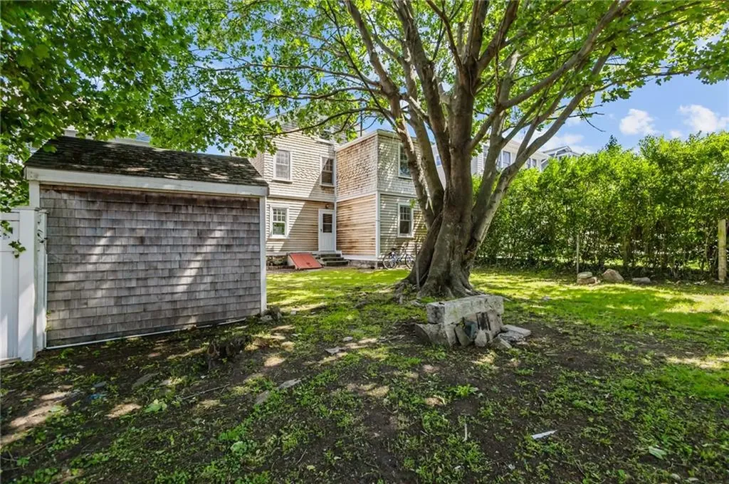 17 Dearborn Street Newport RI 02840