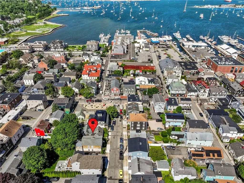 17 Dearborn Street Newport RI 02840