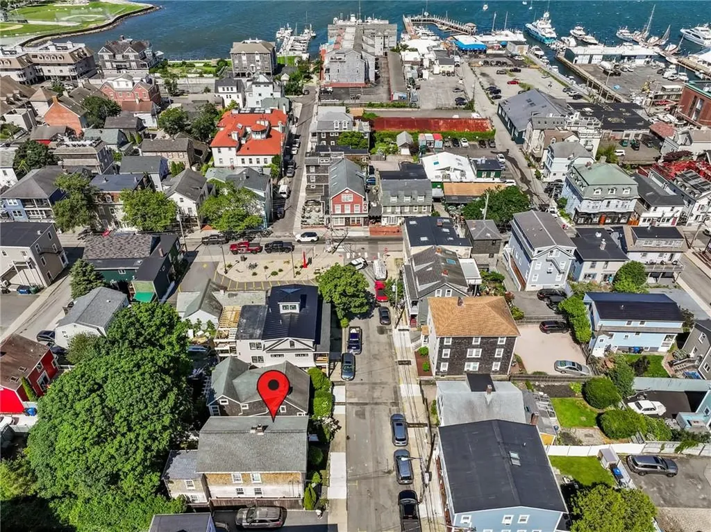 17 Dearborn Street Newport RI 02840