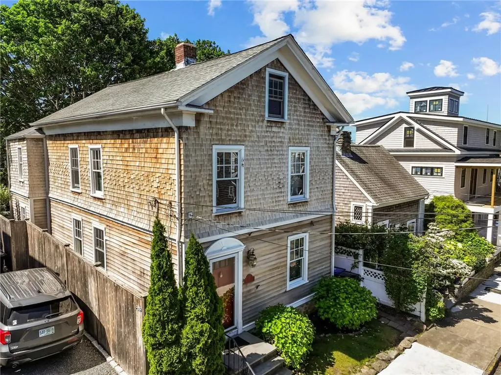 17 Dearborn Street Newport RI 02840