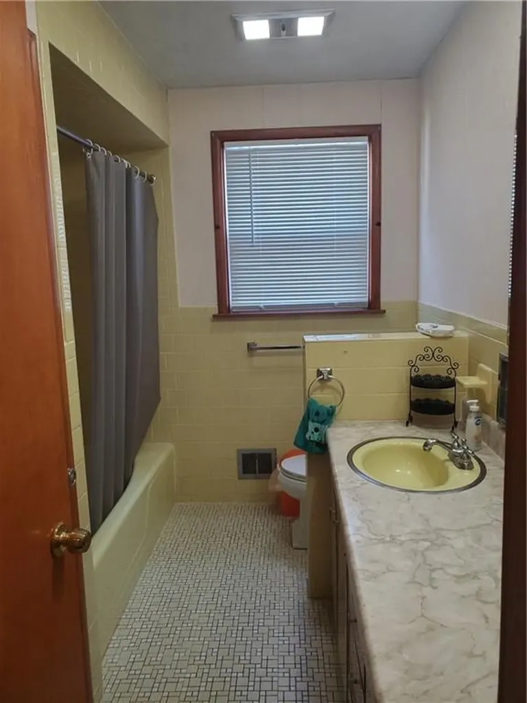143 Auburn Street Cranston RI 02910