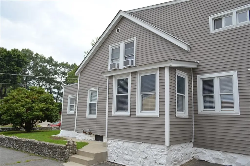 122 Larch Street Woonsocket RI 02895