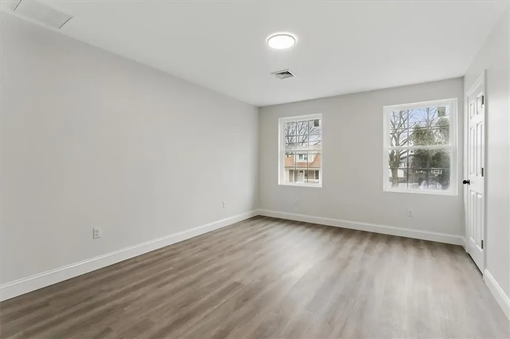 87 Dunedin Street Cranston RI 02920