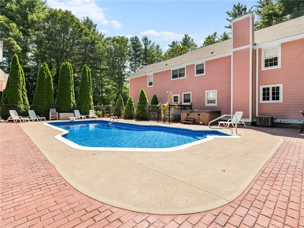 14 Bourget Court North Smithfield RI 02896