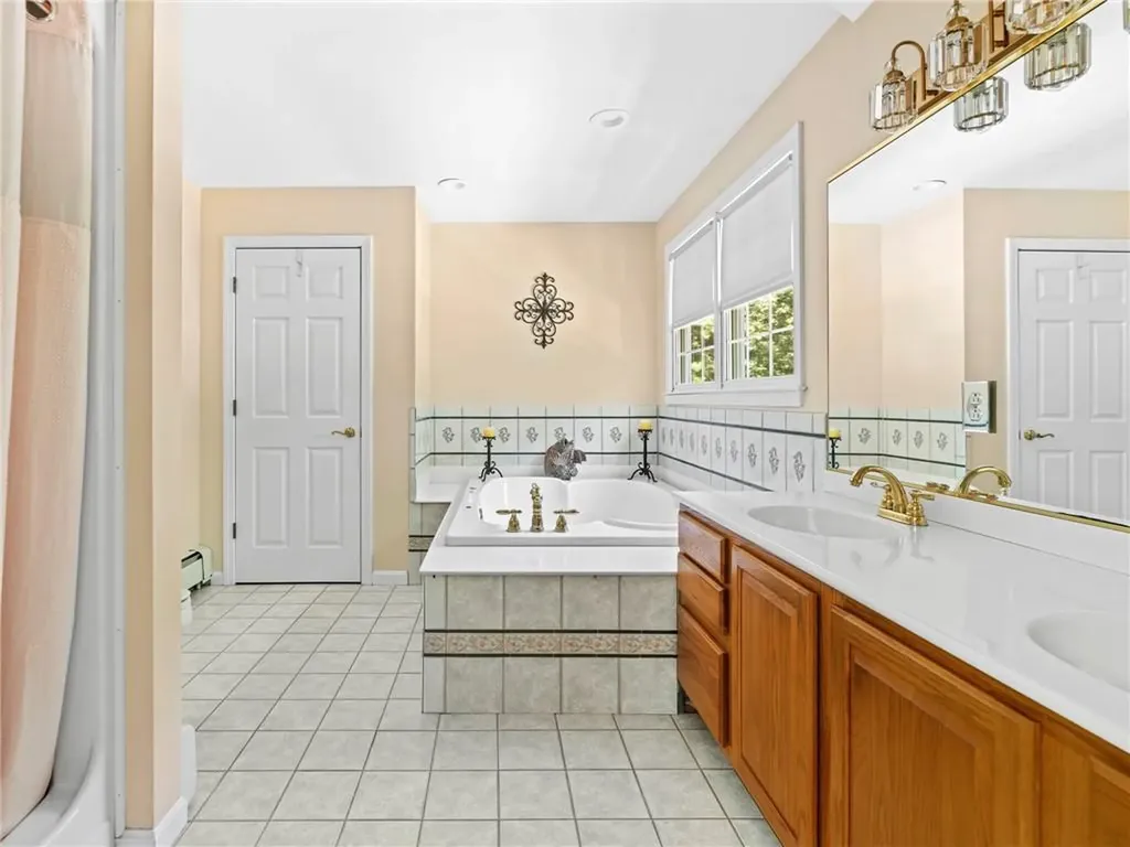 14 Bourget Court North Smithfield RI 02896