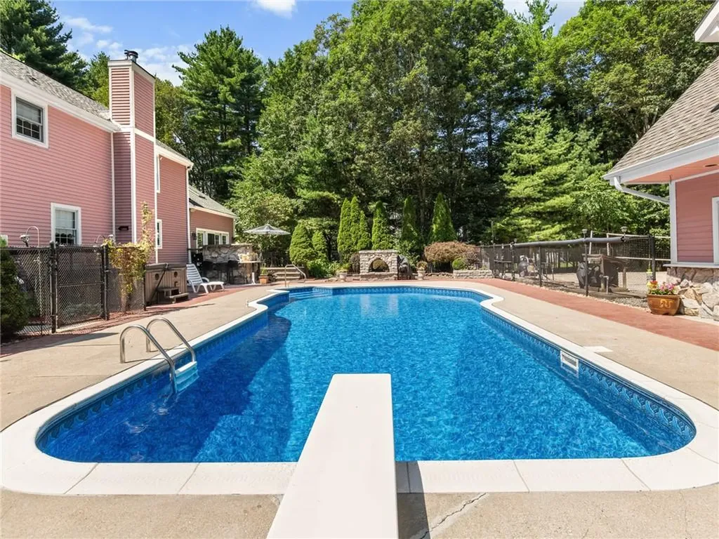 14 Bourget Court North Smithfield RI 02896