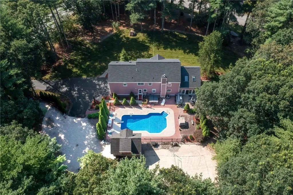 14 Bourget Court North Smithfield RI 02896