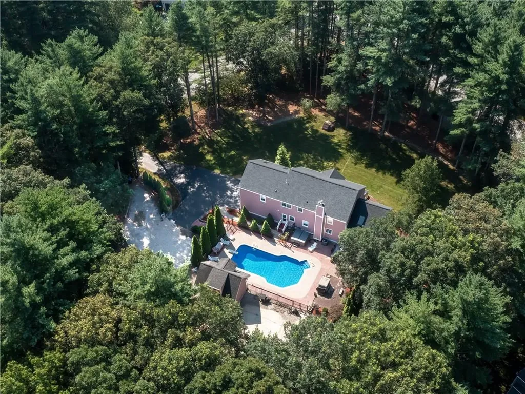 14 Bourget Court North Smithfield RI 02896