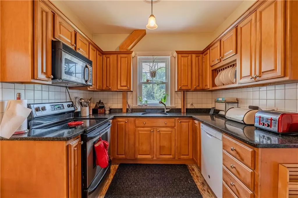 48 Central Street Warwick RI 02886