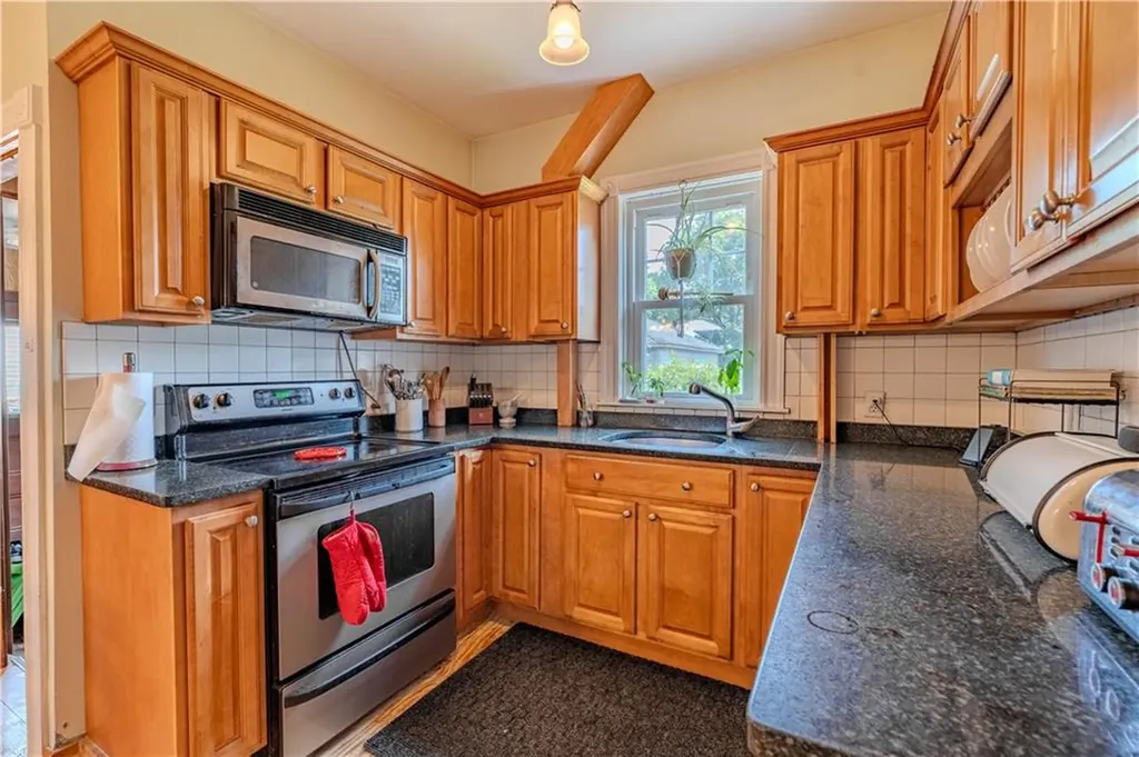 48 Central Street Warwick RI 02886