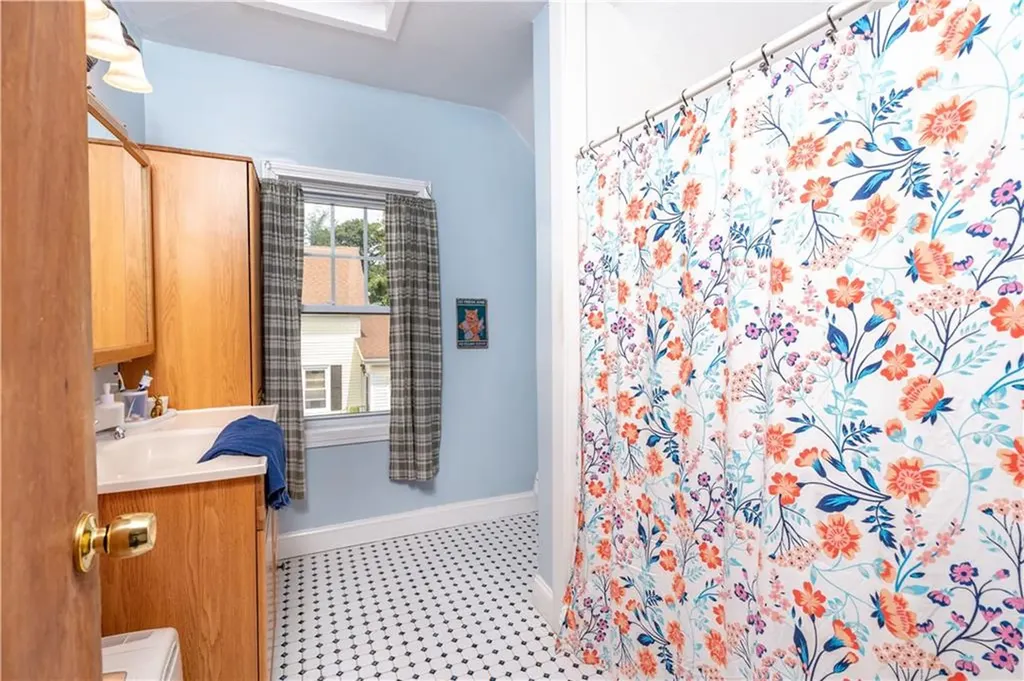 48 Central Street Warwick RI 02886