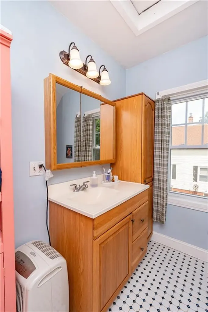 48 Central Street Warwick RI 02886