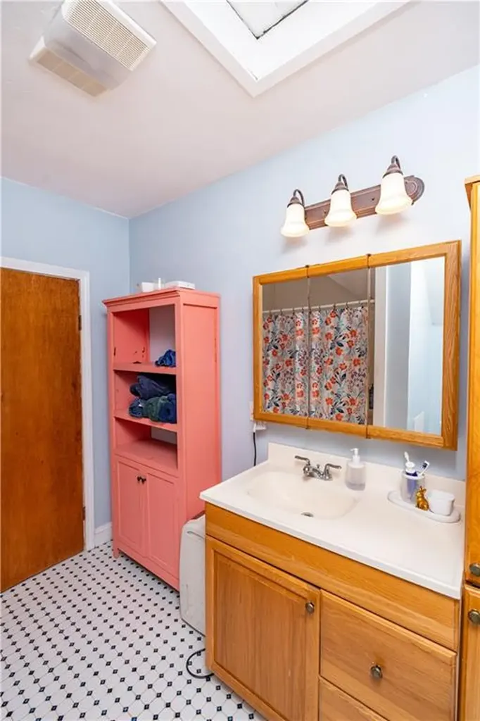 48 Central Street Warwick RI 02886