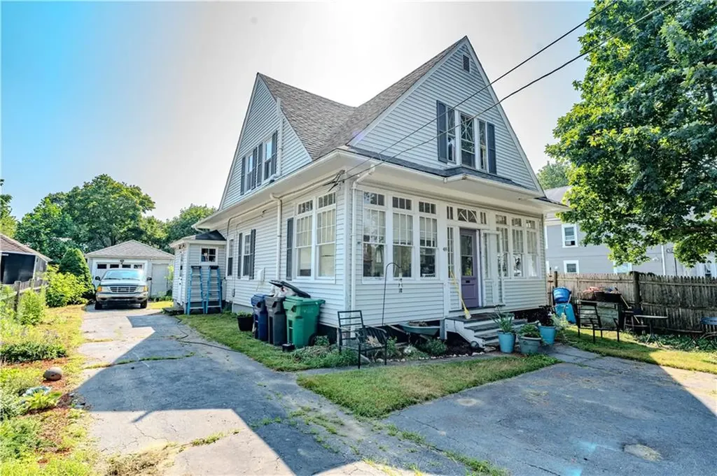 48 Central Street Warwick RI 02886