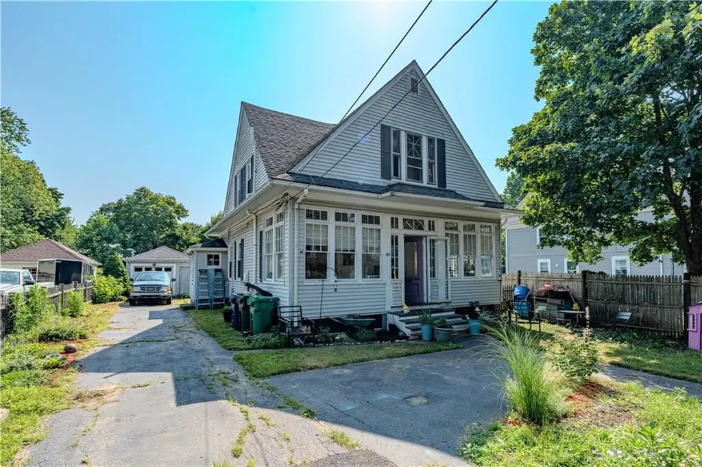48 Central Street Warwick RI 02886