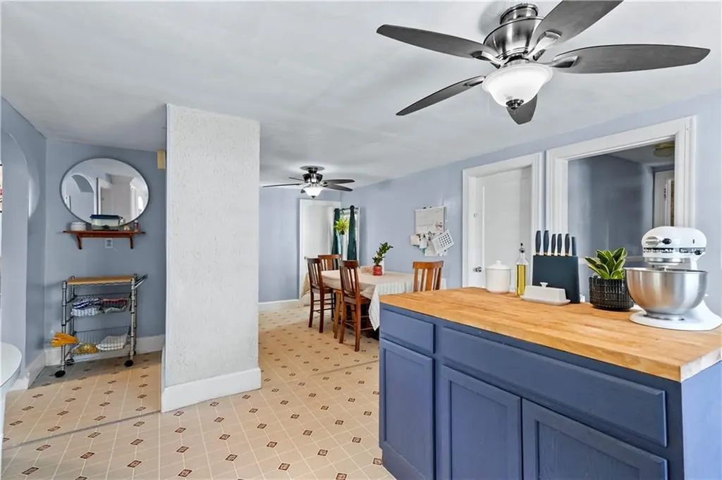 127 Gladstone Street Cranston RI 02920