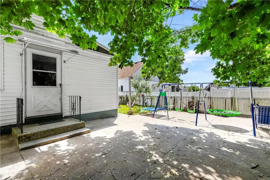 127 Gladstone Street Cranston RI 02920