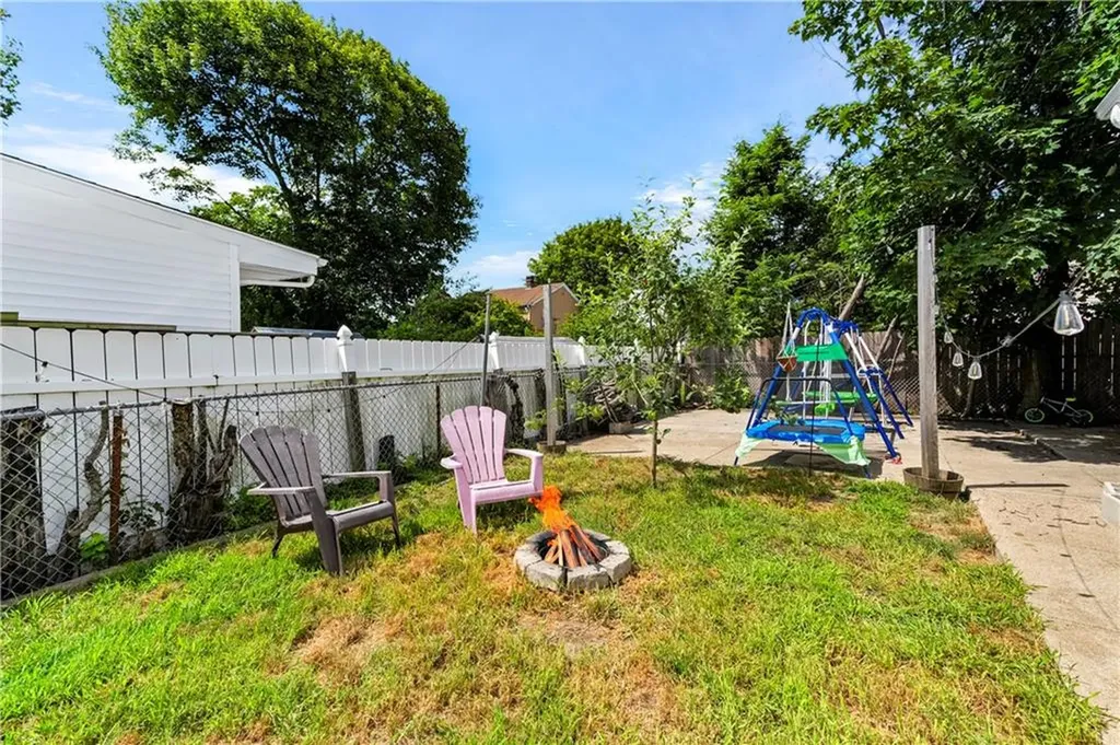 127 Gladstone Street Cranston RI 02920