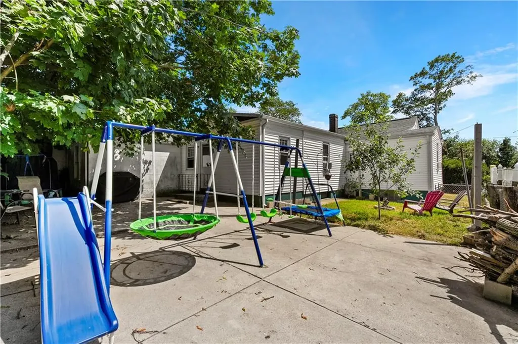 127 Gladstone Street Cranston RI 02920