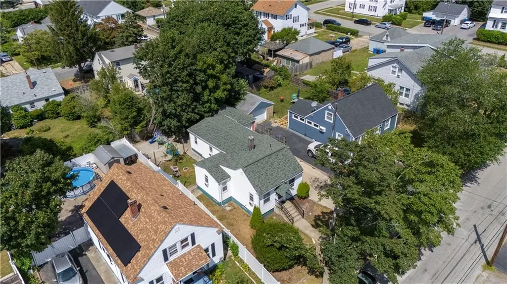 127 Gladstone Street Cranston RI 02920