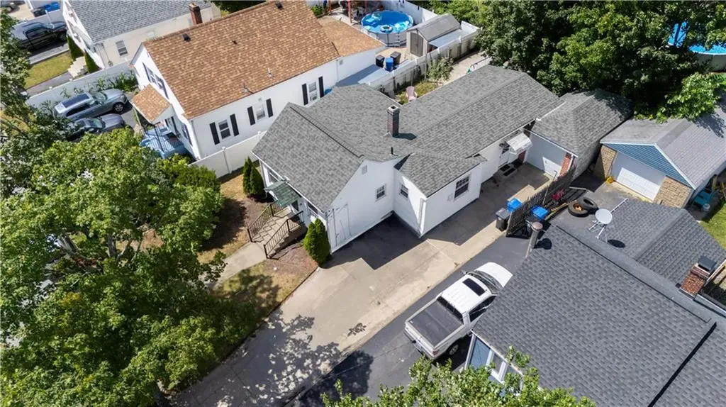 127 Gladstone Street Cranston RI 02920