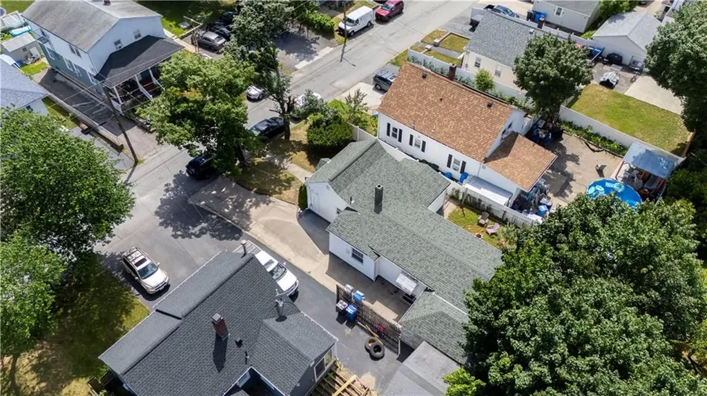 127 Gladstone Street Cranston RI 02920