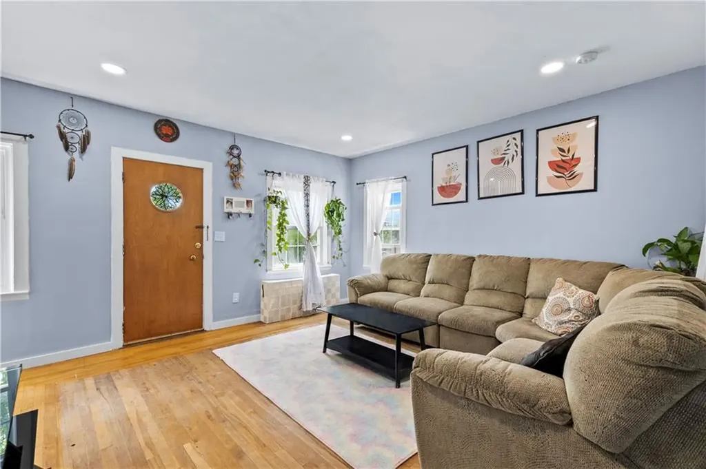 127 Gladstone Street Cranston RI 02920