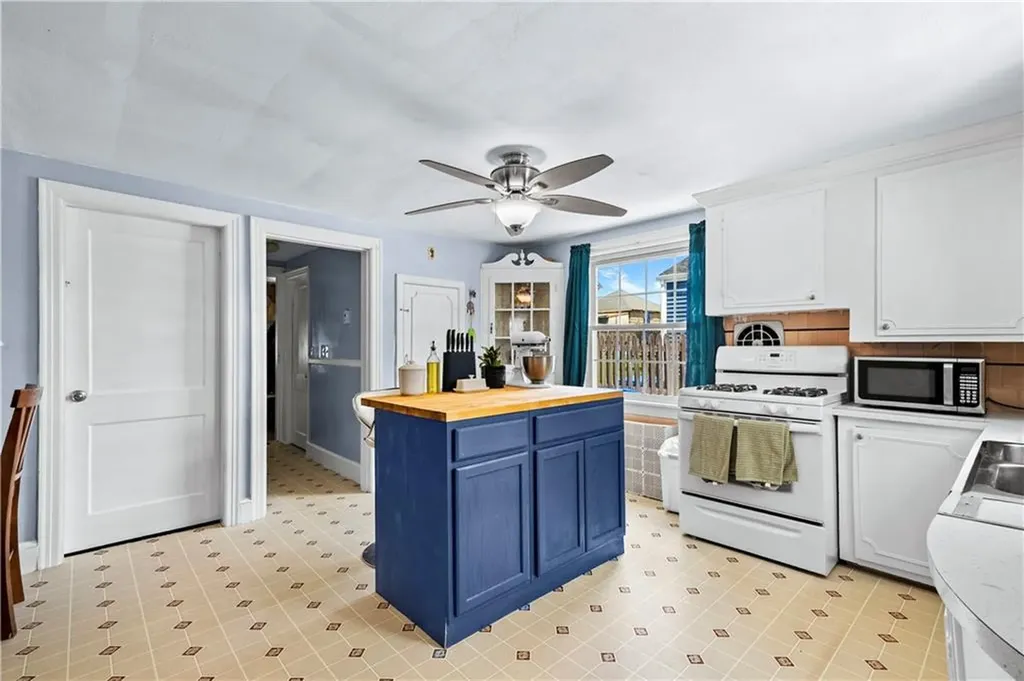 127 Gladstone Street Cranston RI 02920