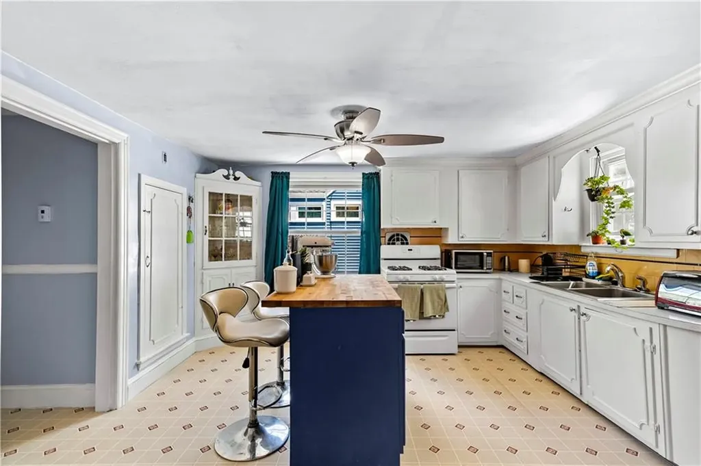 127 Gladstone Street Cranston RI 02920