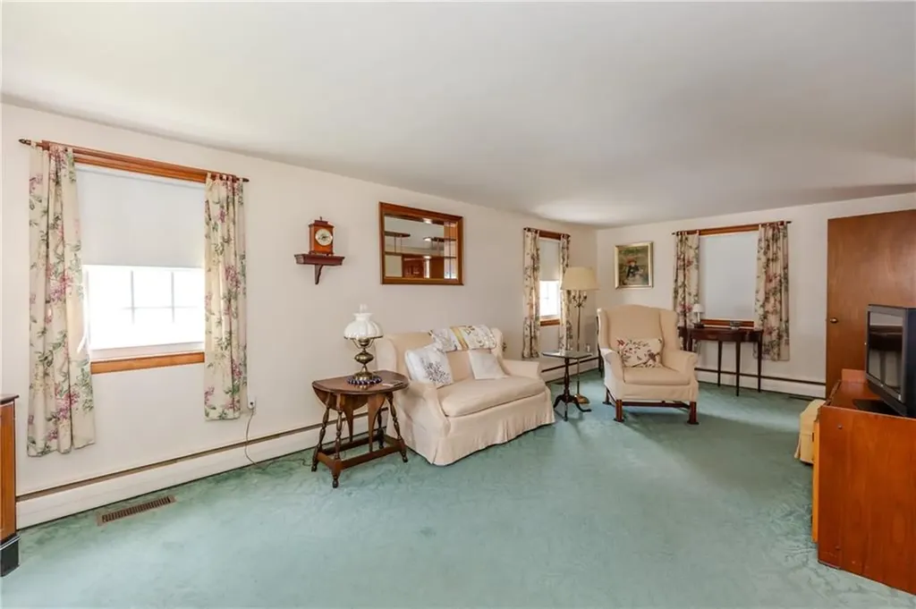 19 Longue Vue Avenue North Providence RI 02904