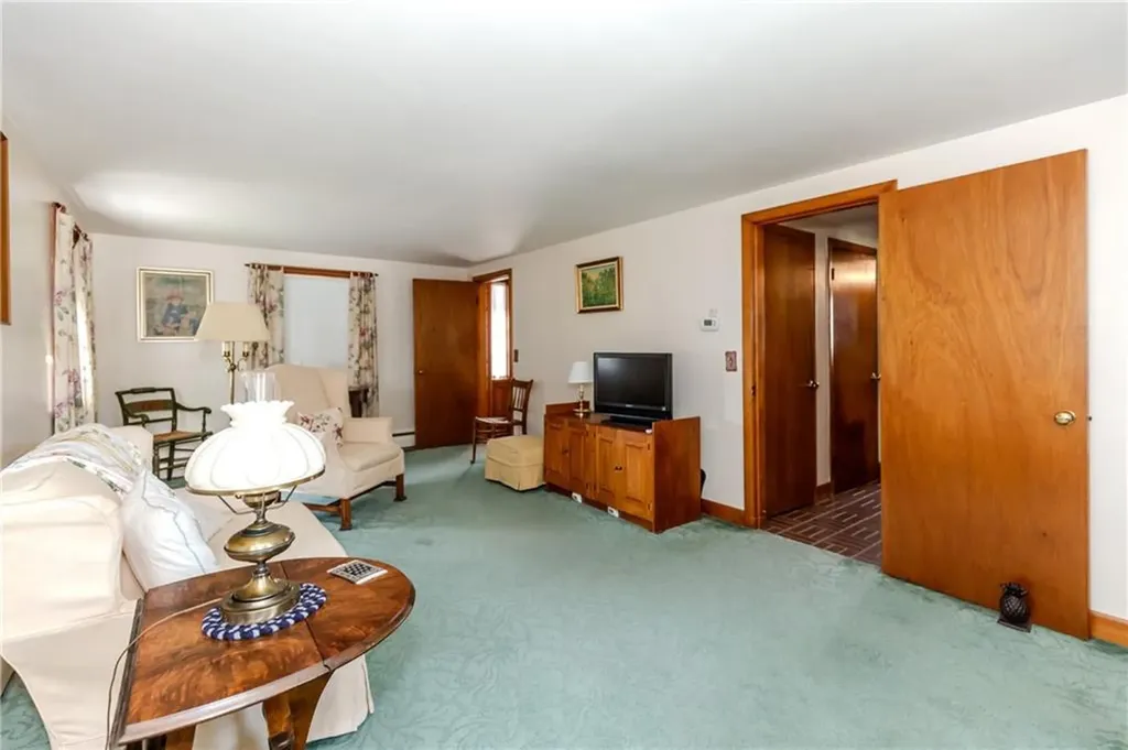 19 Longue Vue Avenue North Providence RI 02904