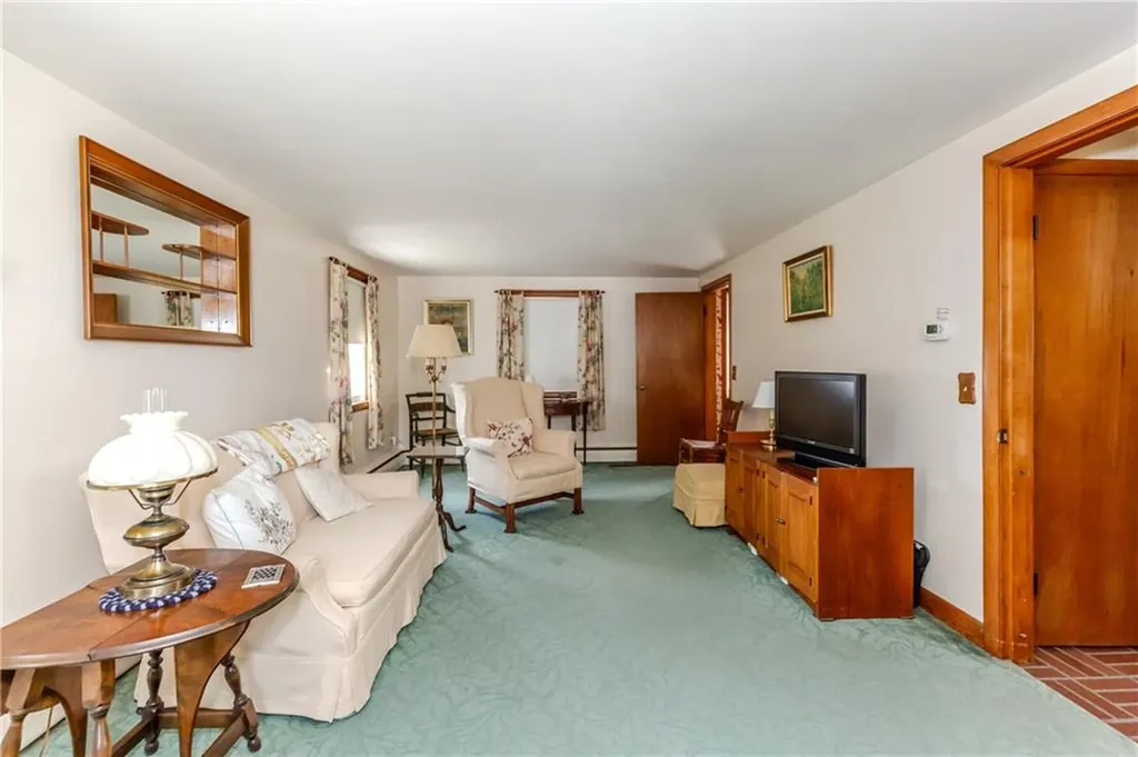19 Longue Vue Avenue North Providence RI 02904