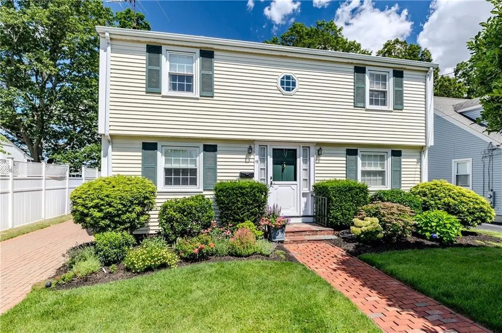 19 Longue Vue Avenue North Providence RI 02904