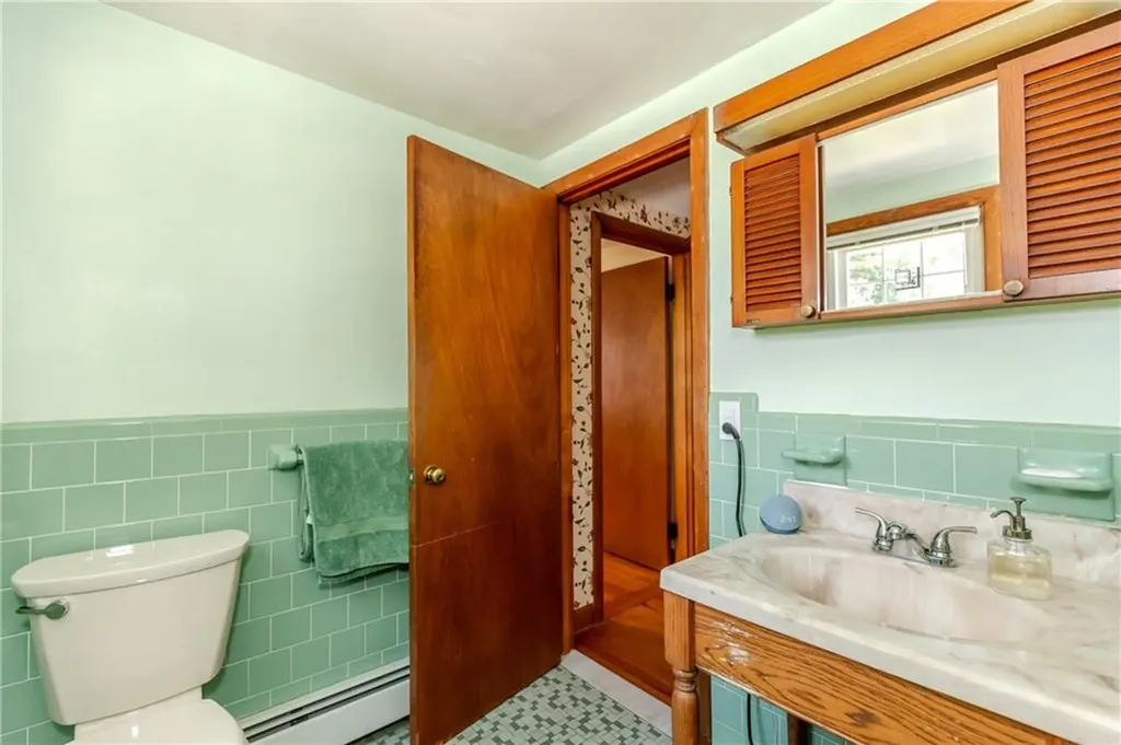 19 Longue Vue Avenue North Providence RI 02904