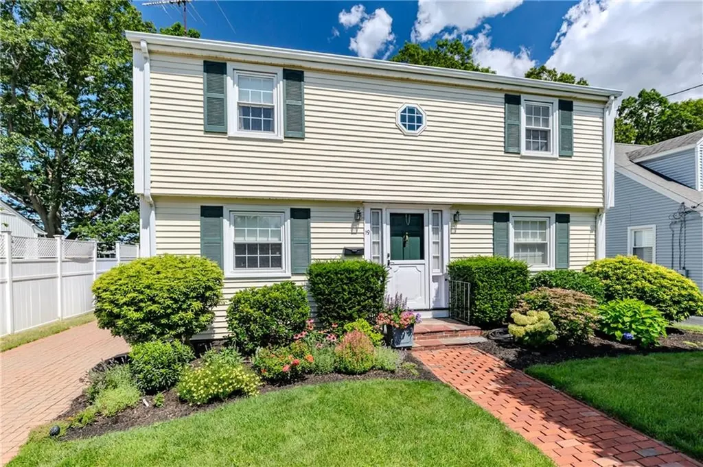 19 Longue Vue Avenue North Providence RI 02904