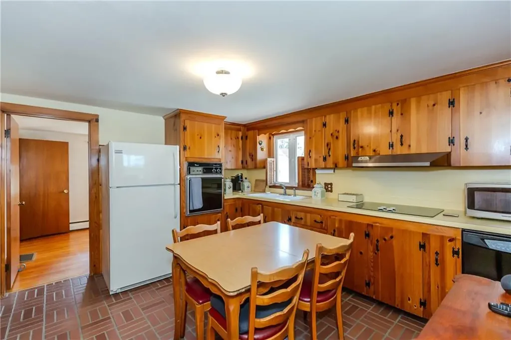 19 Longue Vue Avenue North Providence RI 02904