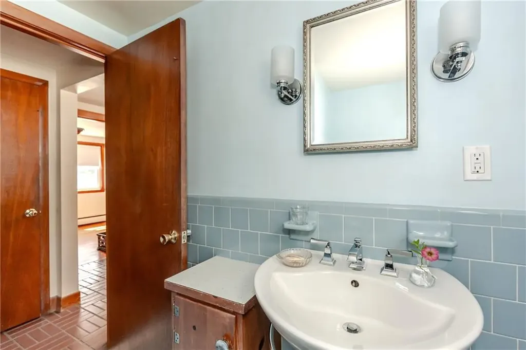 19 Longue Vue Avenue North Providence RI 02904