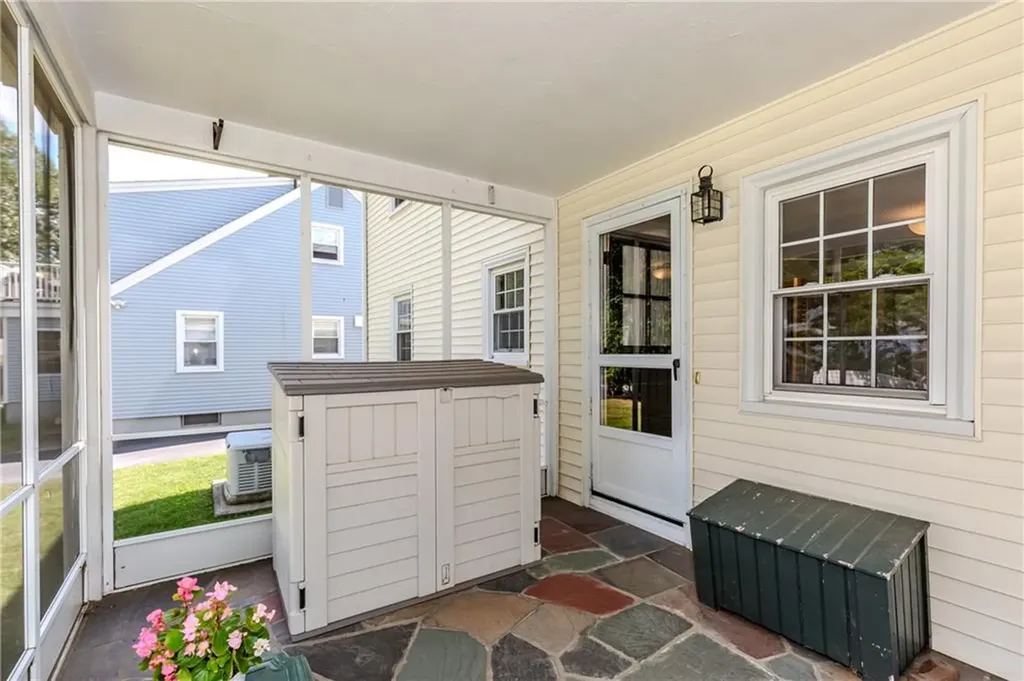 19 Longue Vue Avenue North Providence RI 02904
