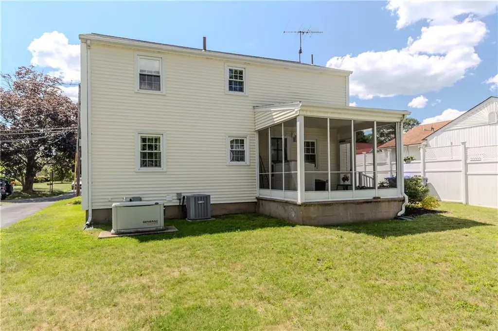 19 Longue Vue Avenue North Providence RI 02904