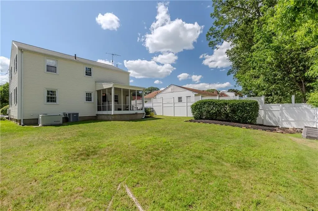 19 Longue Vue Avenue North Providence RI 02904