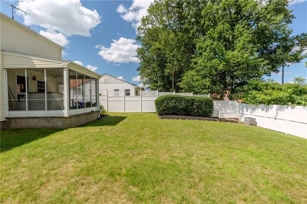 19 Longue Vue Avenue North Providence RI 02904