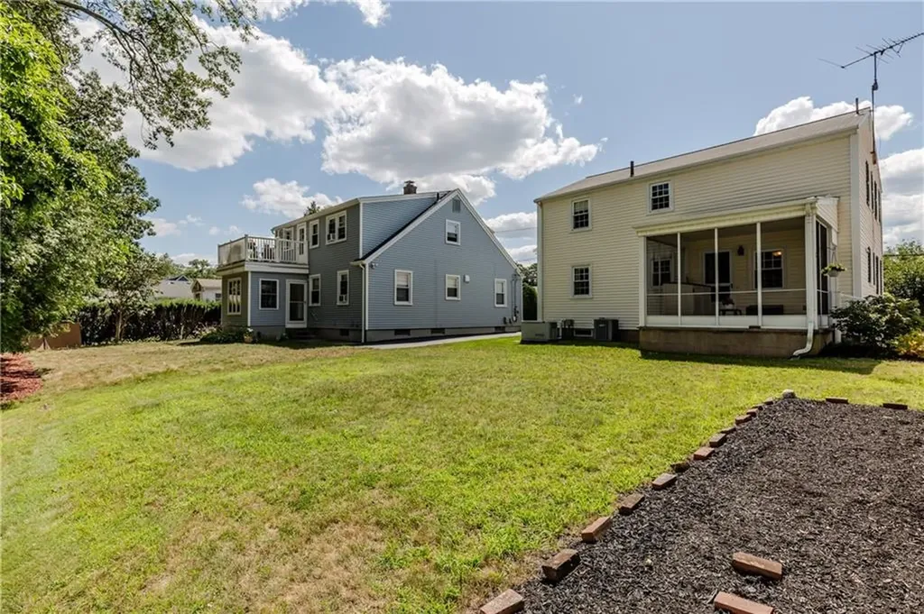 19 Longue Vue Avenue North Providence RI 02904