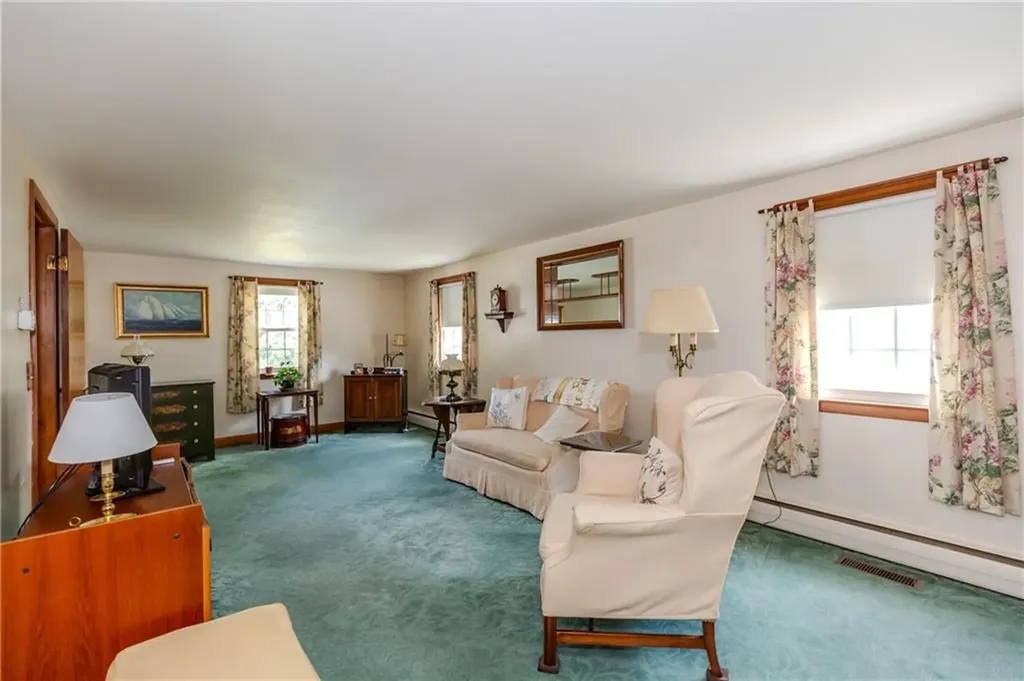 19 Longue Vue Avenue North Providence RI 02904