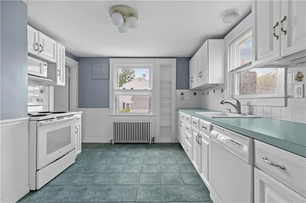 53 Admiral Kalbfus Road Newport RI 02840