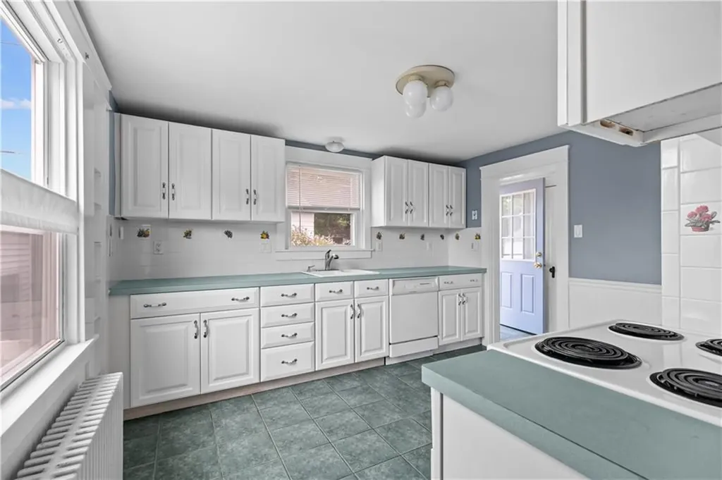 53 Admiral Kalbfus Road Newport RI 02840